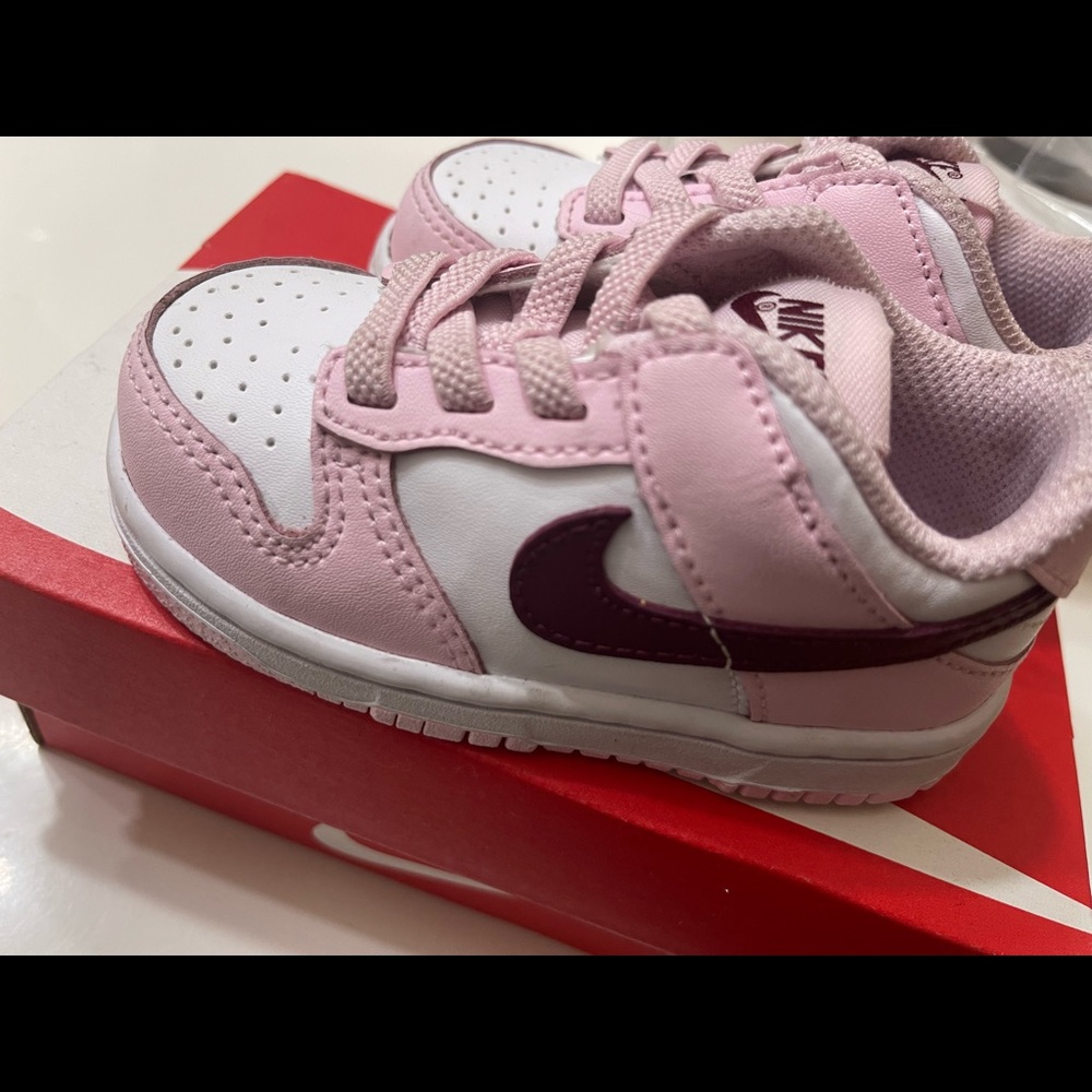 NIKE DUNKS